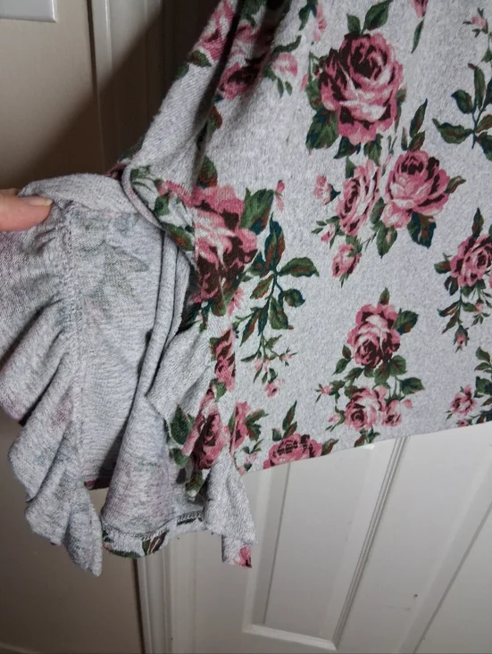 Lightweight Fleece Like Grey Floral Pink Rose Ruched Sleeve Top - Women SZ 4X - Picture 3 of 7